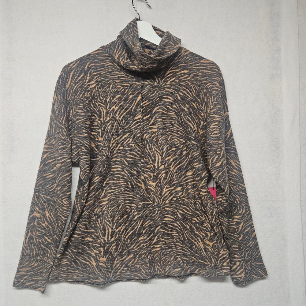 NWT Vince Camuto Mocha Caramel Animal Print Turtleneck Top - Small - Super Soft